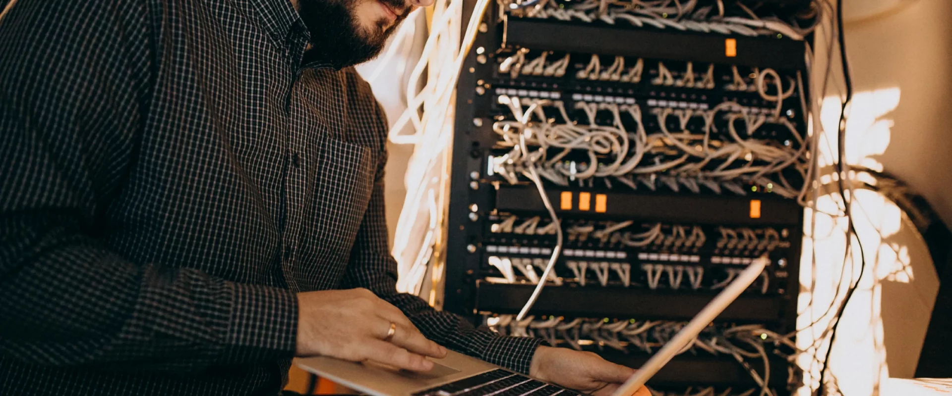 young-it-service-man-repairing-computer